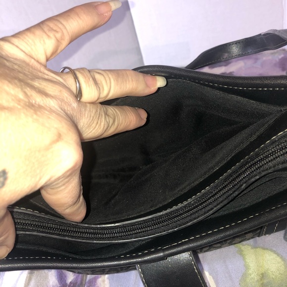 Relic Hobo Style Big Buckle Purse - Picture 12 of 13